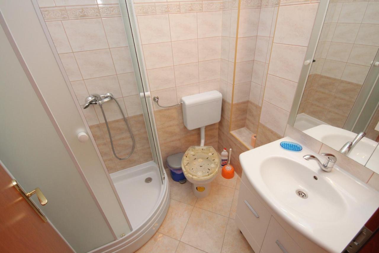 Apartments And Rooms With Parking Space Njivice, Krk - 5458 Экстерьер фото